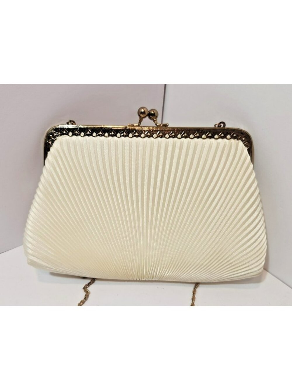 Vintage Ivory Pleated Purse with Gold Chain Evening Bag Clutch Good Condition